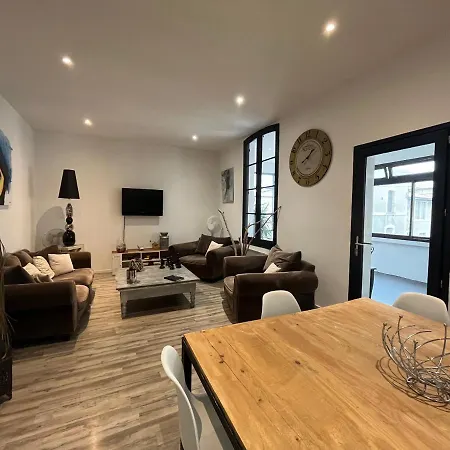 Les Du Palais דירה